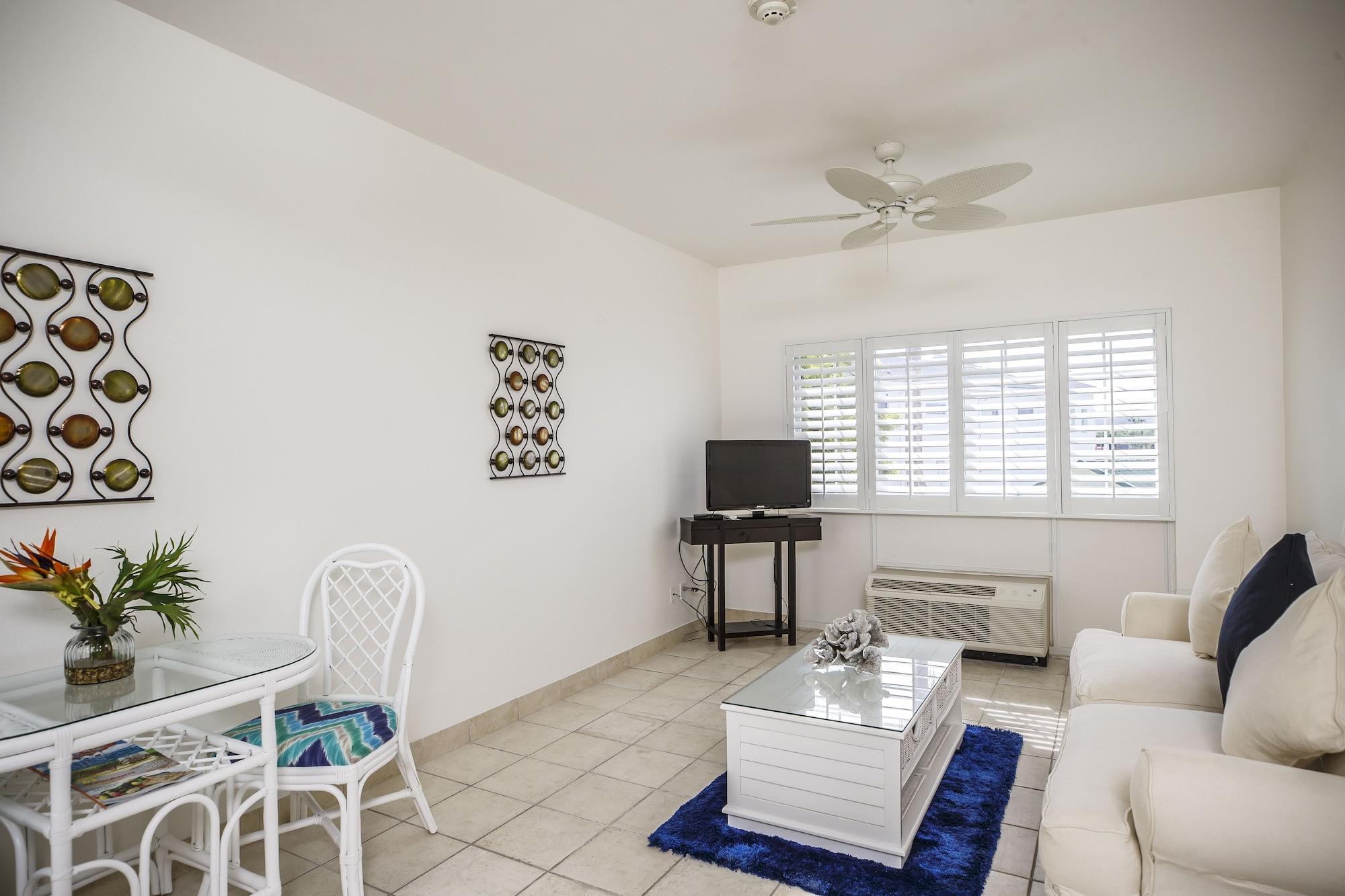 Ports Of Call Resort Grace Bay Buitenkant foto