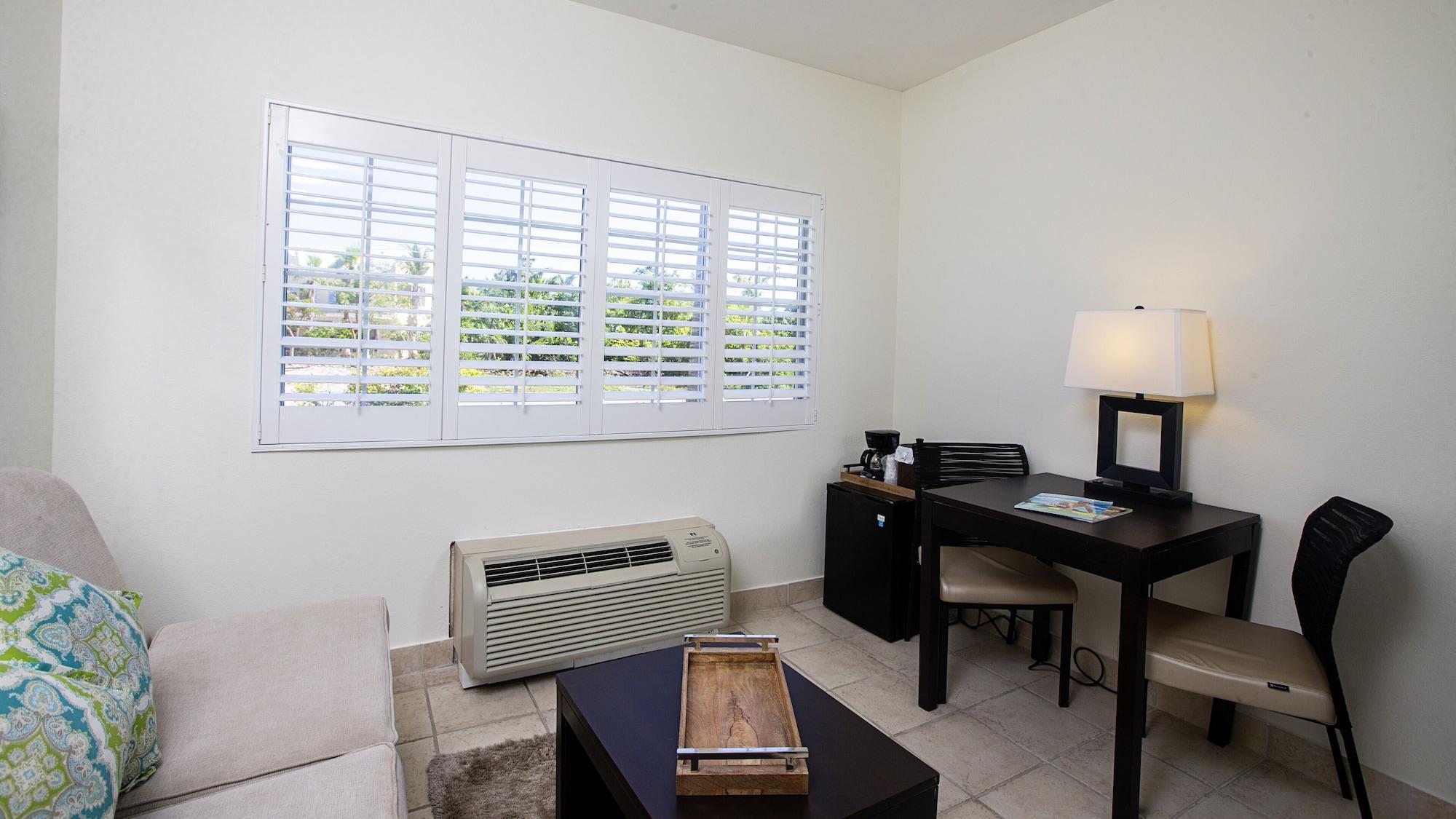 Ports Of Call Resort Grace Bay Buitenkant foto